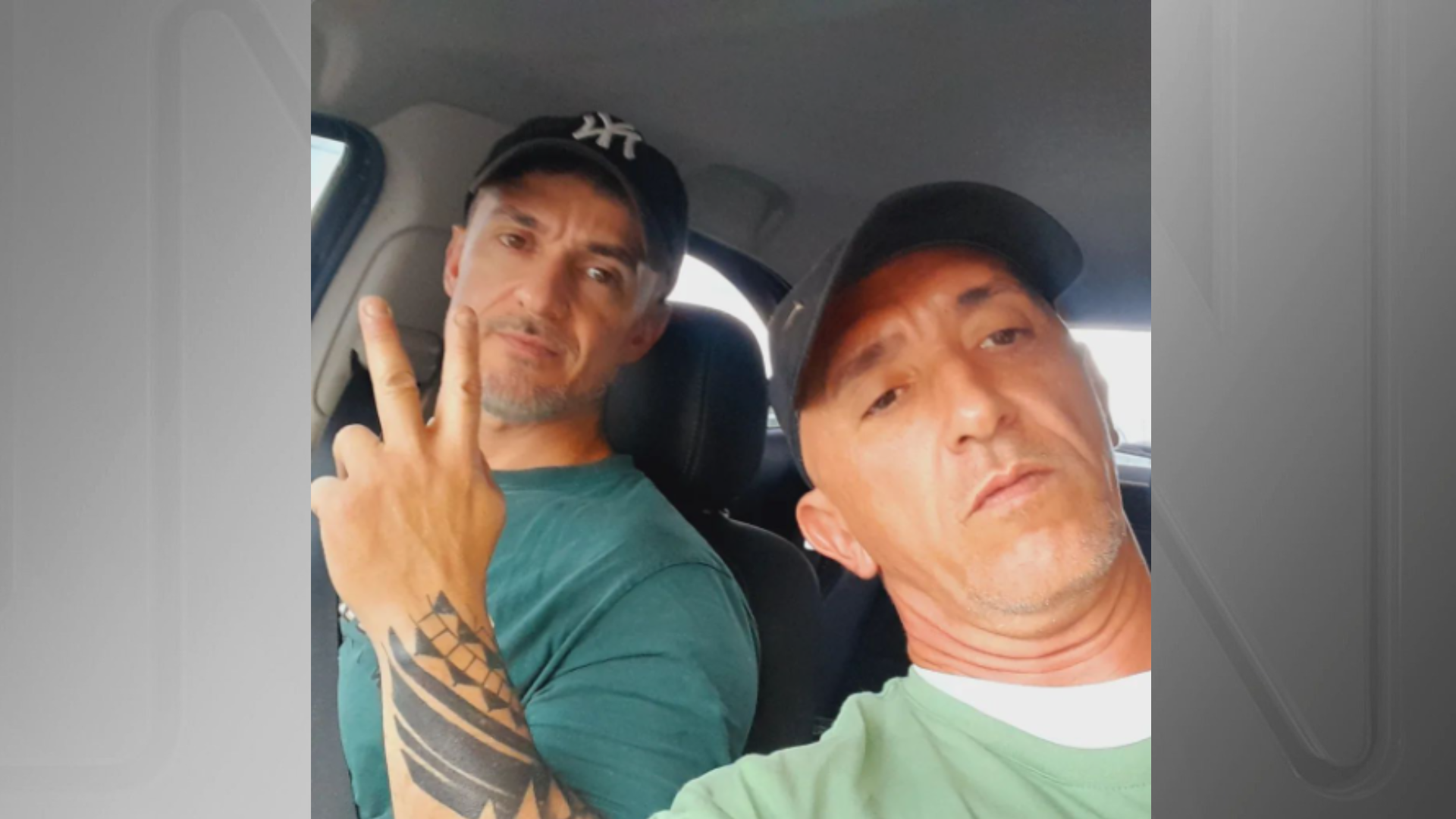 Cristian Cravinhos deixa a cadeia em saidinha, reencontra irmão e posta foto