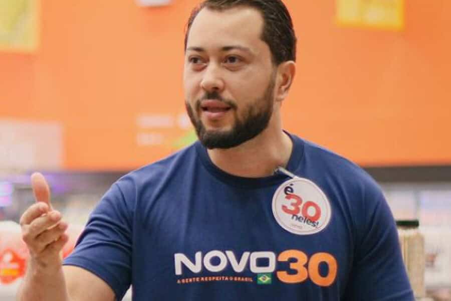 Frame-470-17-900x641