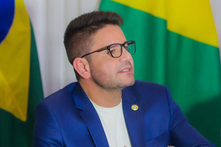 Frame-472-6-900×641 FOTO DE THALLES ANDRÉ