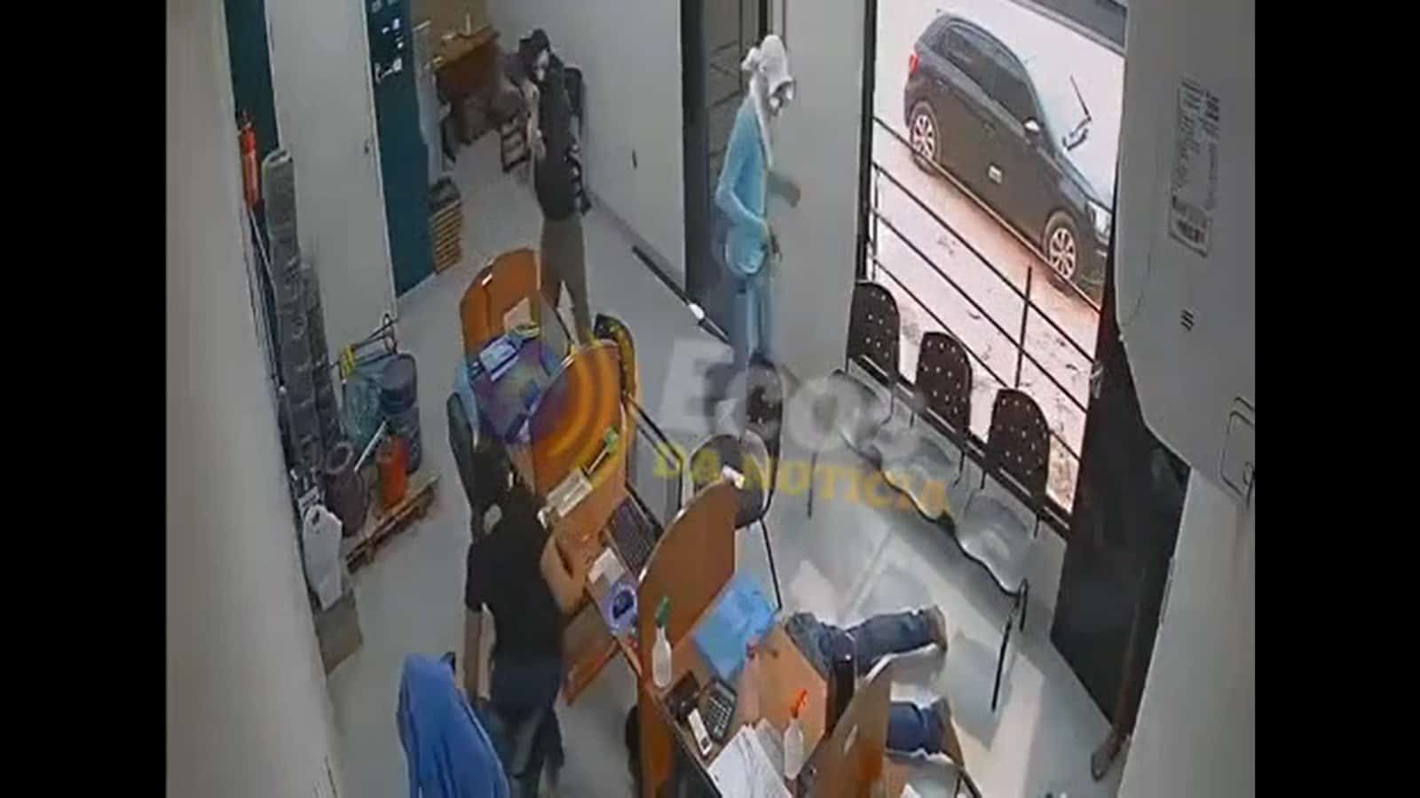 Em Rio Branco, criminosos armados rendem funcionários e roubam mais de R$ 20 mil de cooperativa