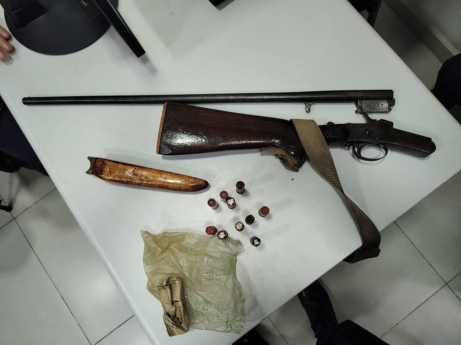 Homem é preso por violência doméstica, cárcere privado e posse ilegal de arma