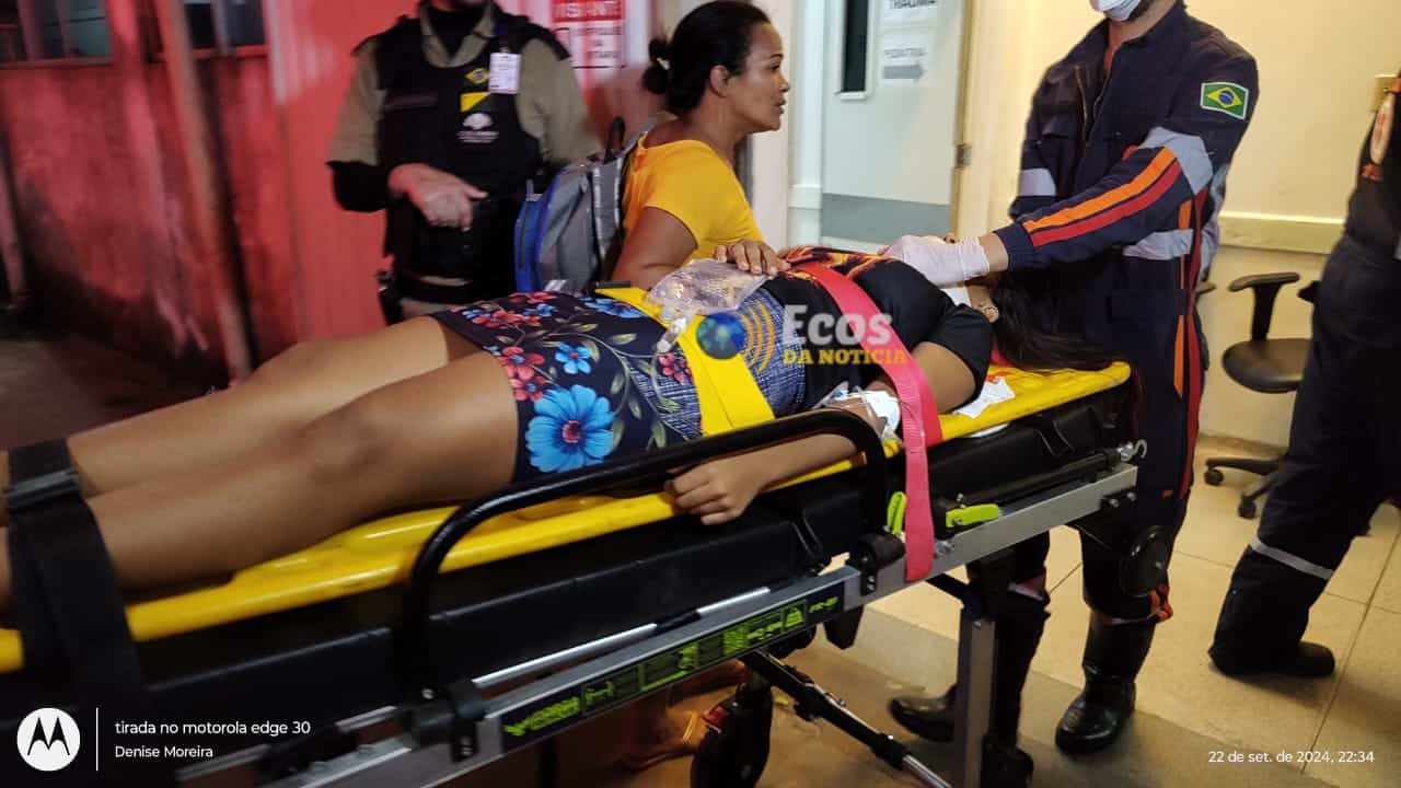 Caminhonete colide com carro e duas pessoas ficam feridas; motorista foge sem prestar socorro