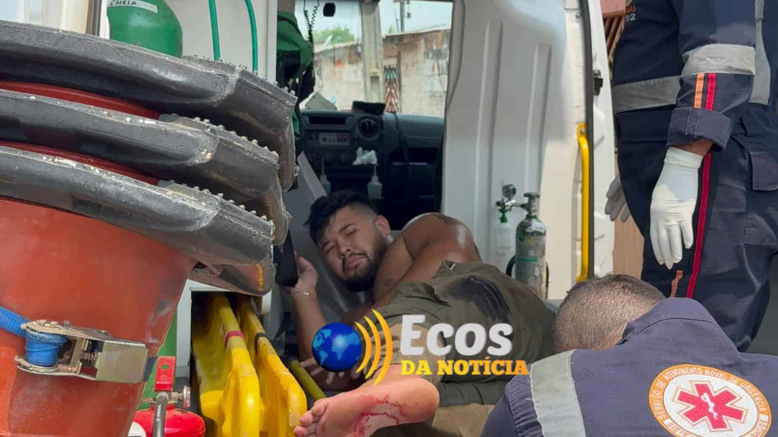 Criminoso aponta arma para policial durante mandado prisão e é ferido a tiros