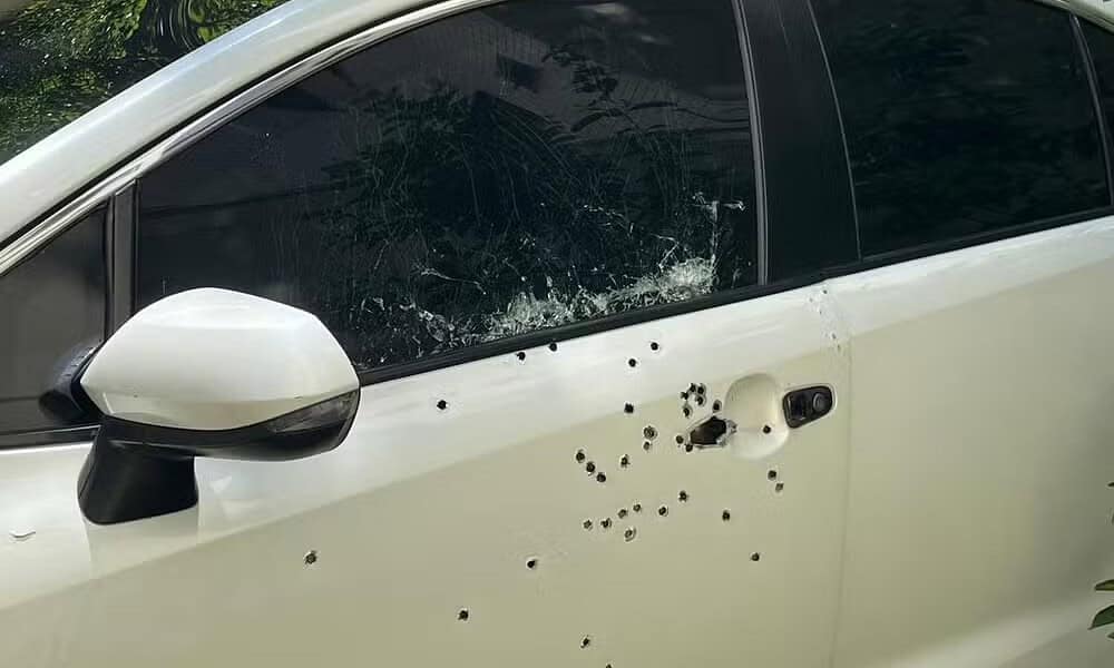 WhatsApp Image 2024-09-30 at 13.55.31 Criminosos atiraram pelo menos 37 vezes em carro blindado de empresário morto em Del Castilho — Foto: Henrique Coelho/g1