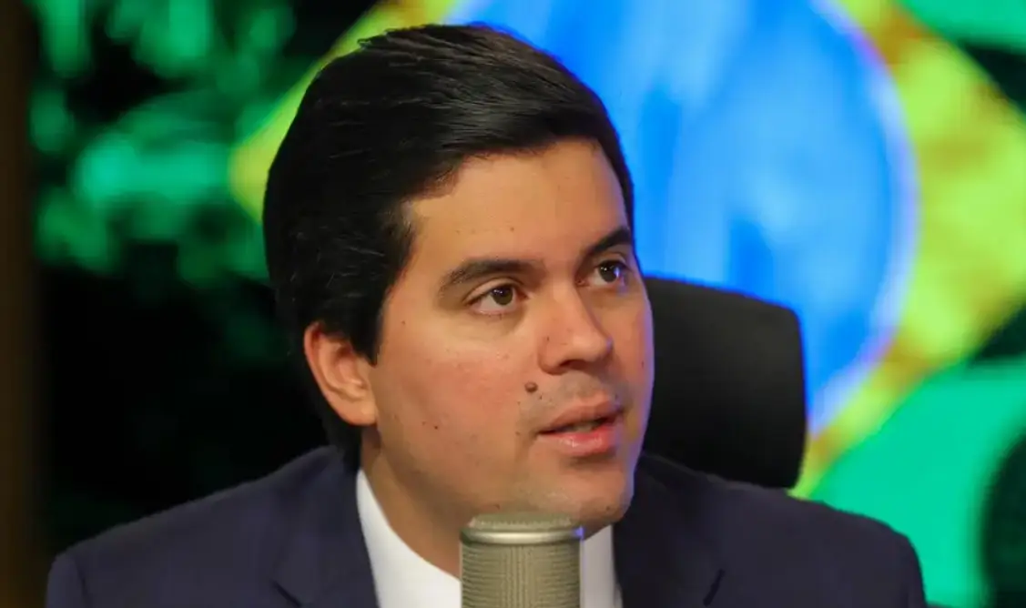 Ministro do Esporte promete rigor contra denúncias, mas diz que bets são “benéficas”