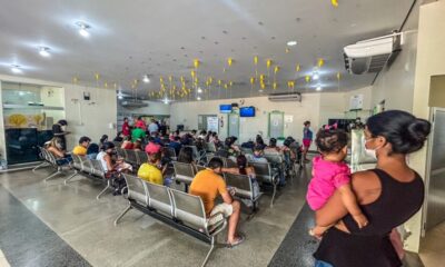 Criança espera atendimento no Pronto Socorro - Foto: Whidy Melo/ac24horas