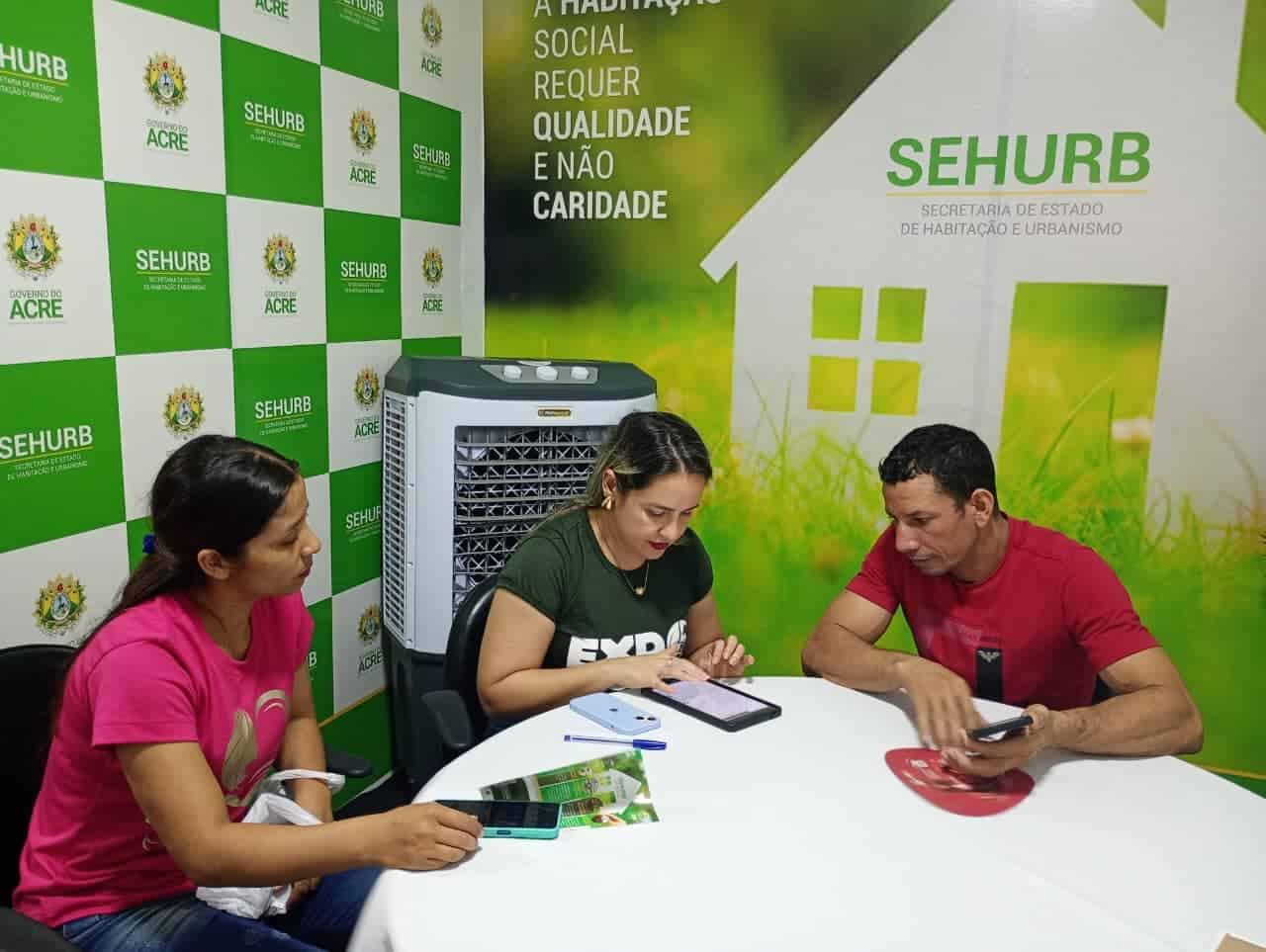 Secretaria de Habitação realiza cadastros habitacionais em estande na Expoacre