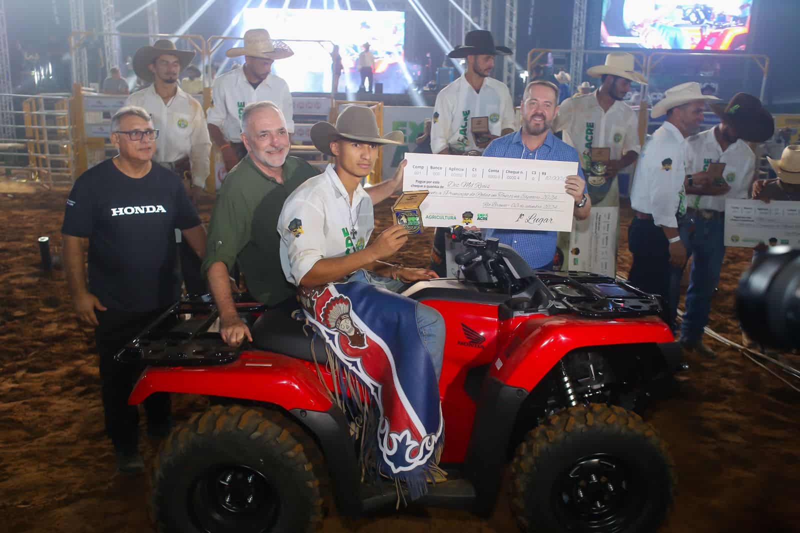 Marcelo Adriano é campeão do Rodeio da Expoacre e fatura R$ 10 mil e quadriciclo