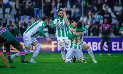juventude-fluminense_974e1d Jogadores do Juventude comemoram a virada sobre o Fluminense • Divulgação/Juventude
