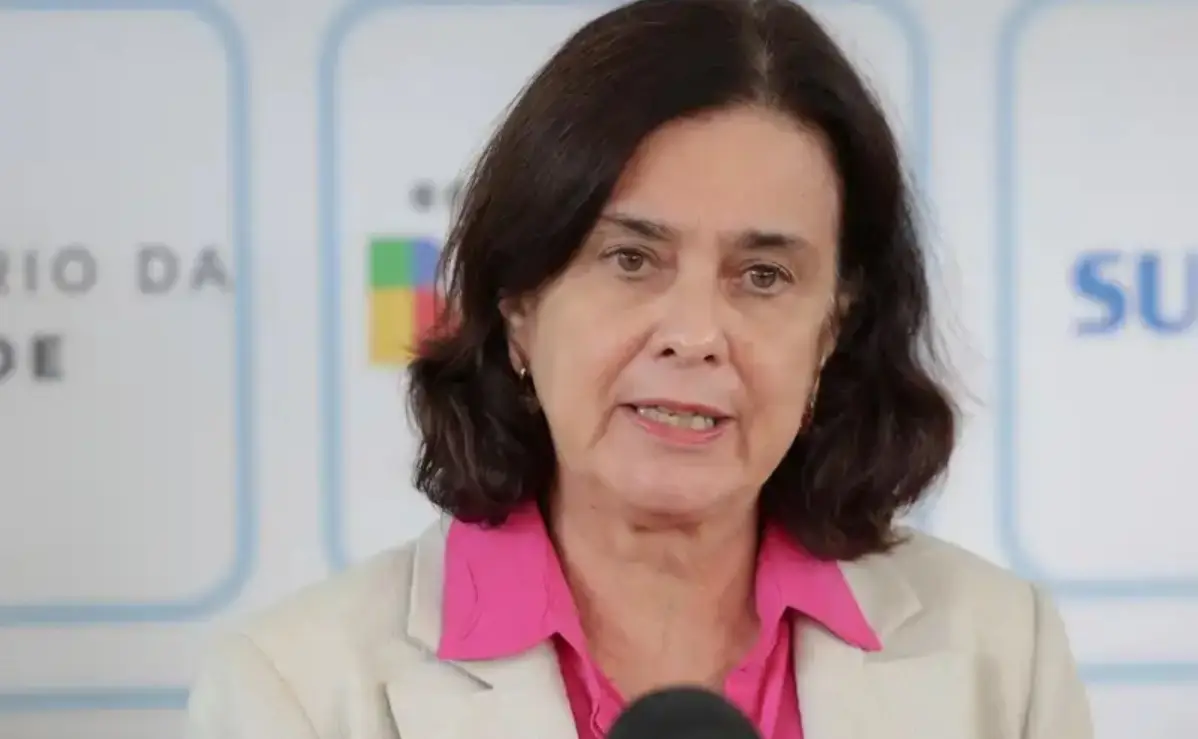 Queimadas pelo país estão impactando demanda por serviços de saúde, diz ministra