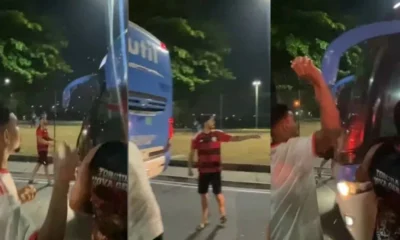 protesto_torcida_flamengo-e1727443192110 Torcida do Flamengo protesta após eliminação na Libertadores • Foto: Reprodução