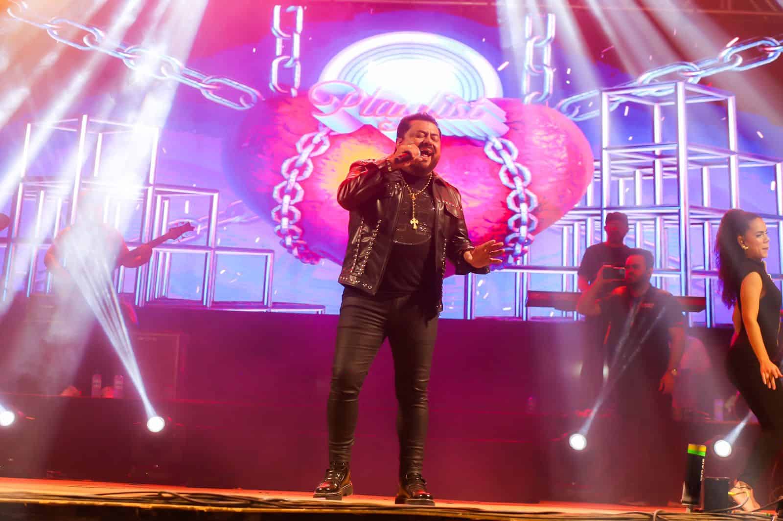 Show da Banda Limão com Mel embala o público na Expoacre 2024