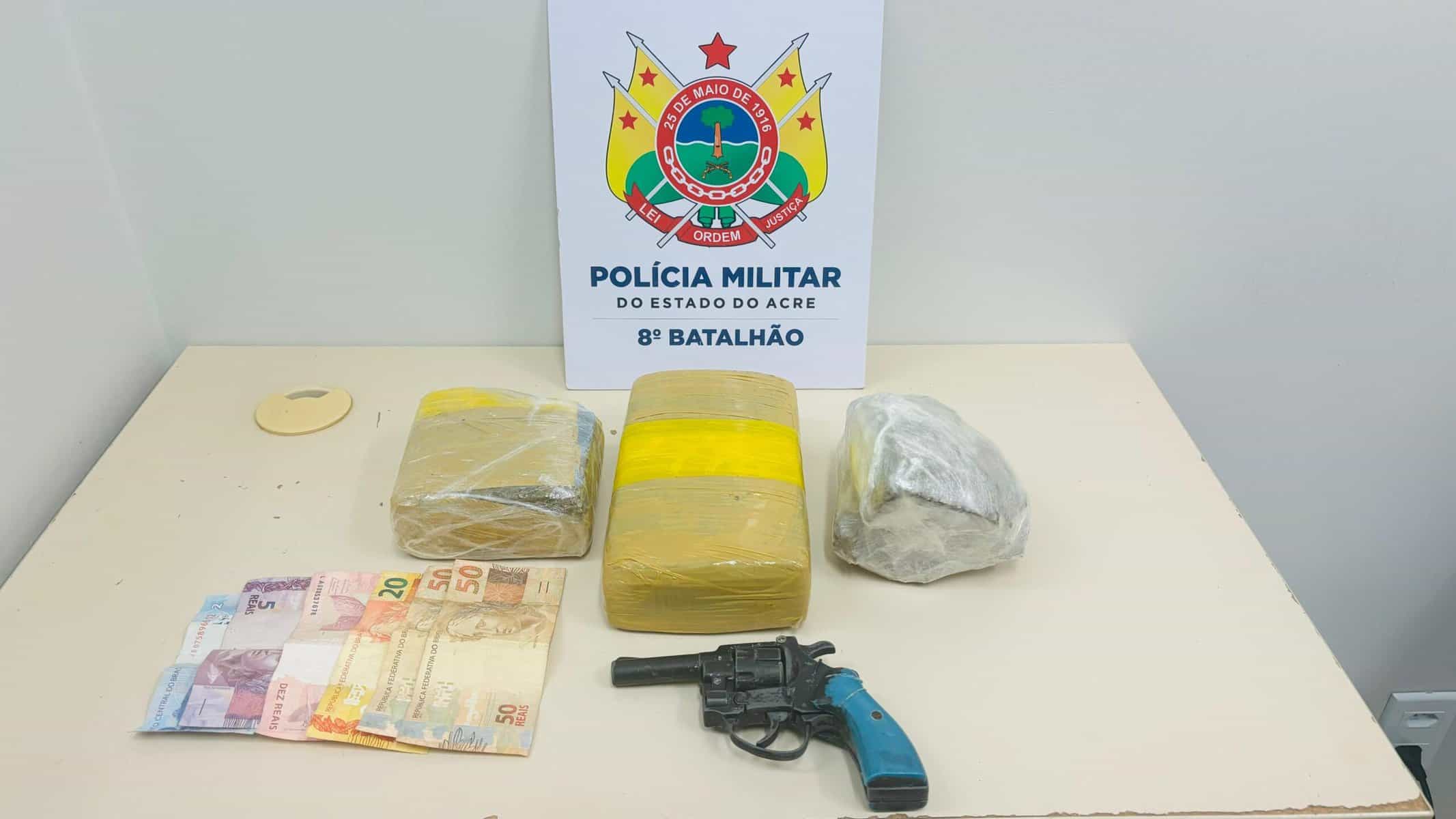 PM apreende entorpecentes e arma de fogo em Sena Madureira