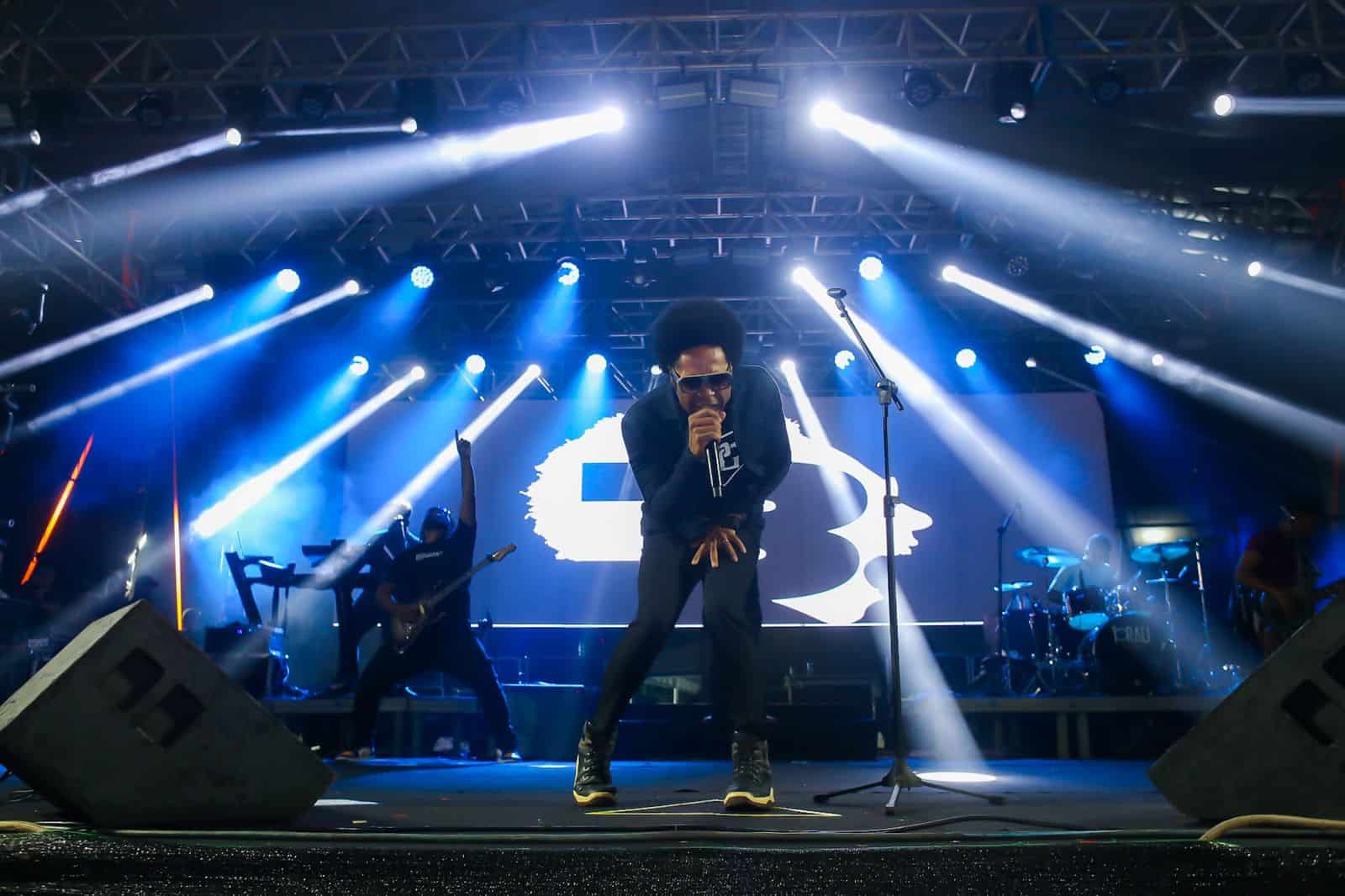 Em show na ExpoAcre, Thalles  diz que chuva “foi sinal divino”