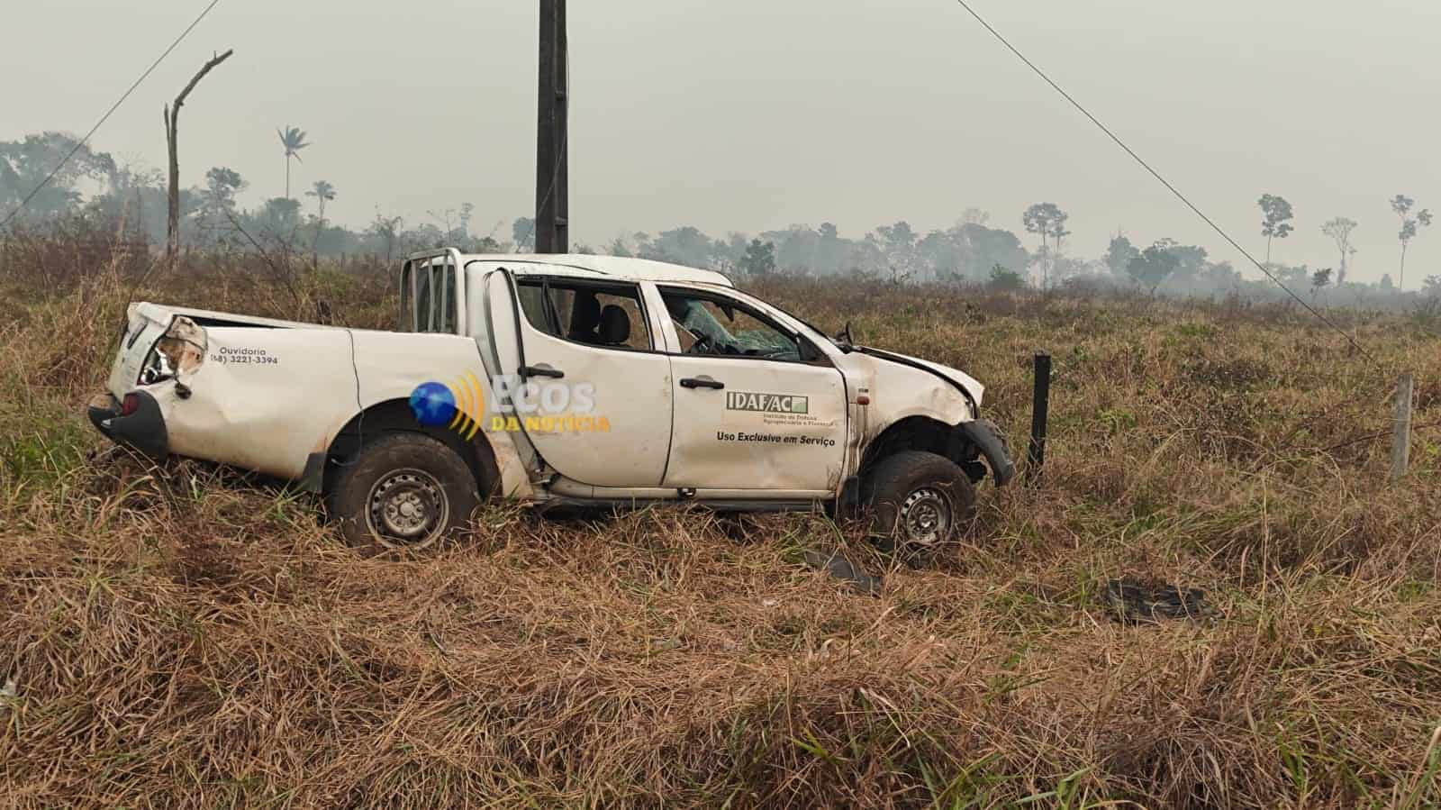 Funcionários do Idaf sofrem acidente na BR-364 e são levados ao PS