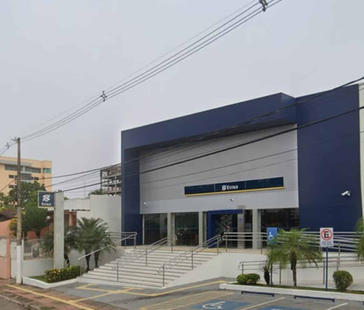 Criminosos quebram porta e invadem agência do BB em Rio Branco