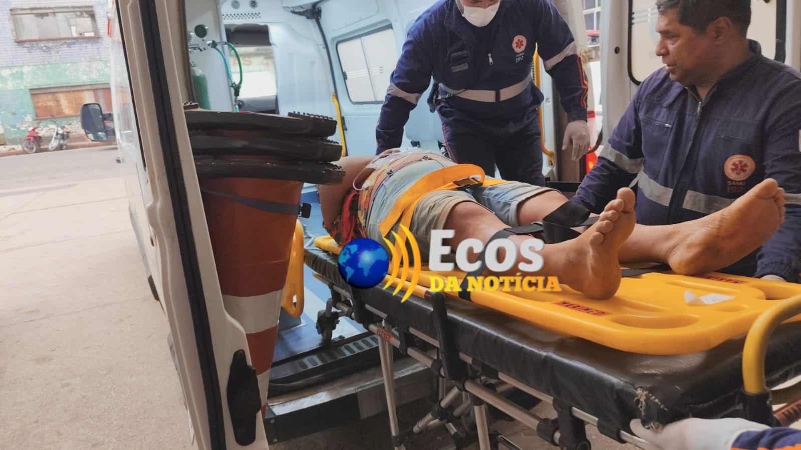 Motorista de caminhonete perde controle da direção, cai em barranco, capota e deixa 19 pessoas feridas