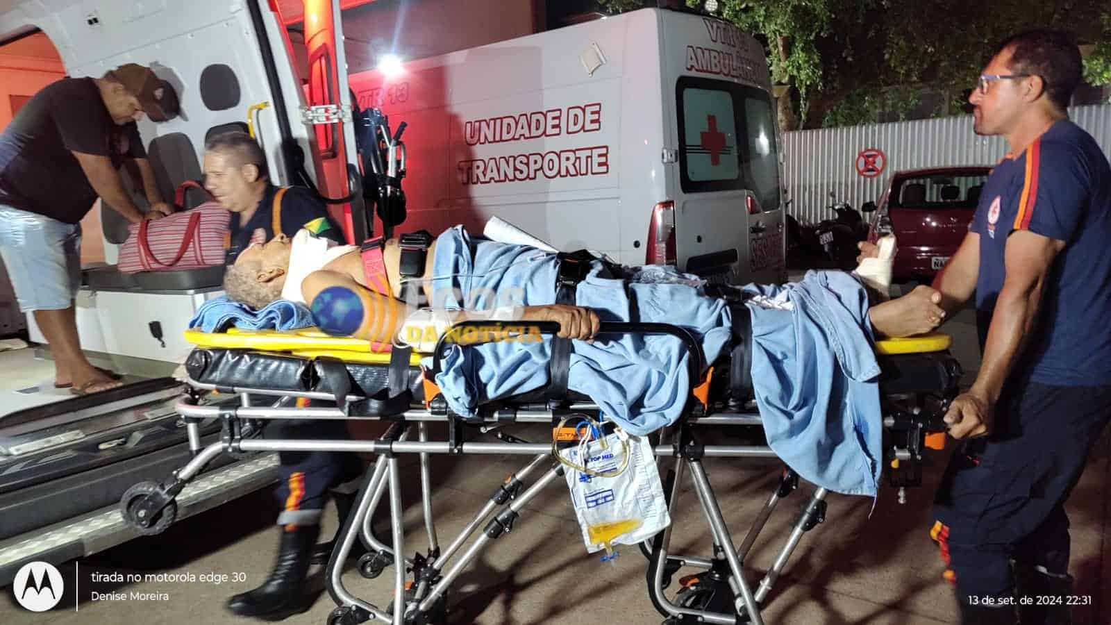 Acidente entre moto e cachorro deixa idoso gravemente ferido