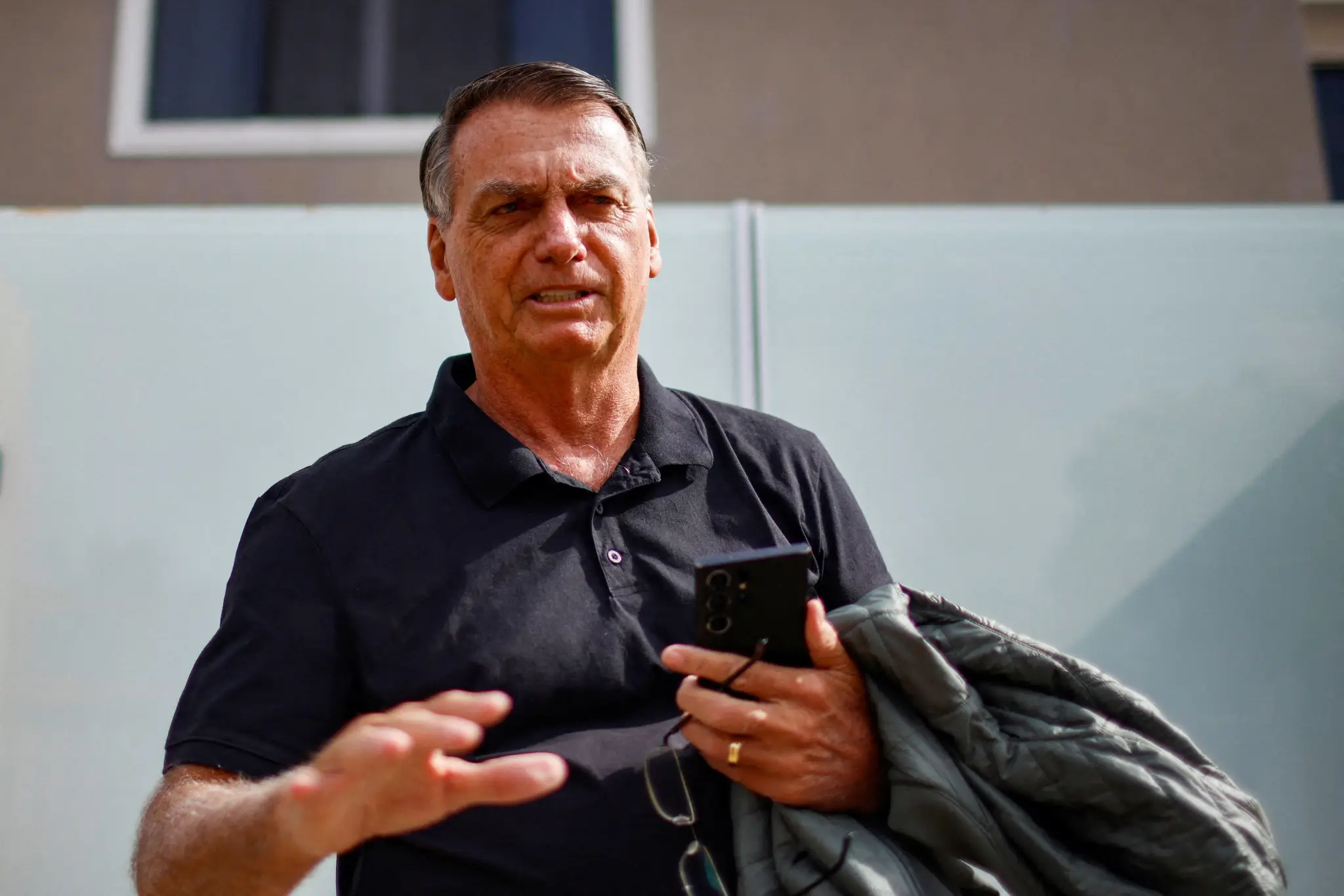 Bolsonaro diz que, sem ele, não há direita no Brasil: “Juntam quantos no aeroporto?”