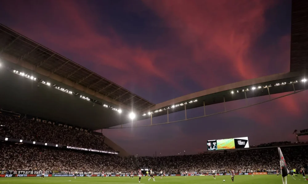 2024-06-16T210730Z_1385444460_UP1EK6G1MOGMI_RTRMADP_3_SOCCER-BRAZIL-CTH-SAO-REPORT_2 Arena Corinthians no jogo Corinthians x São Paulo, em junho de 2024. (Foto: REUTERS/Carla Carniel)