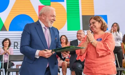 O presidente Luiz Inácio Lula da Silva (PT) durante cerimônia de celebração do Dia Internacional das Mulheres e anúncio de conjunto de ações, com a Ministra das Mulheres, Cida Gonçalves (Foto: Ricardo Stuckert/PR)