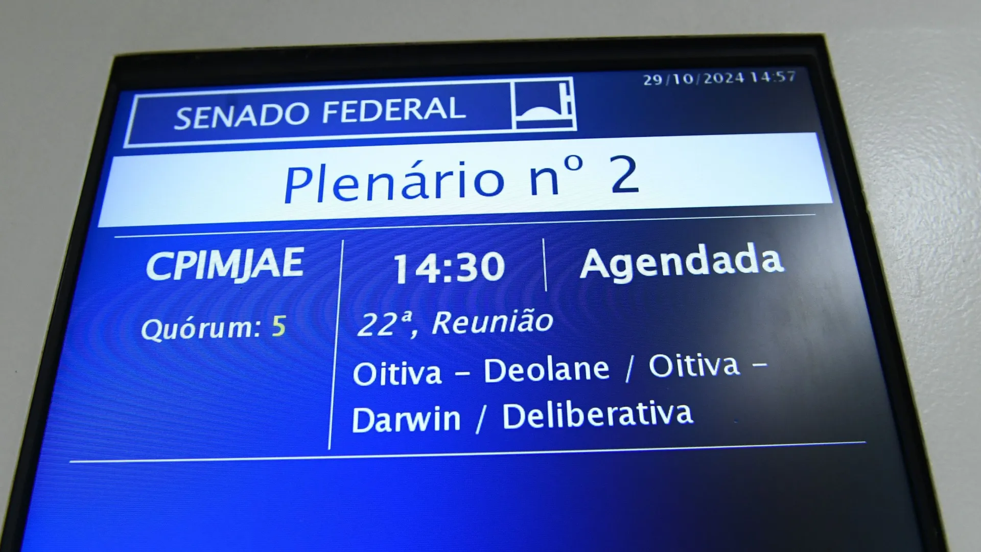 CPI das Apostas: Deolane não comparece e senadores aprovam quebra de sigilo da influenciadora