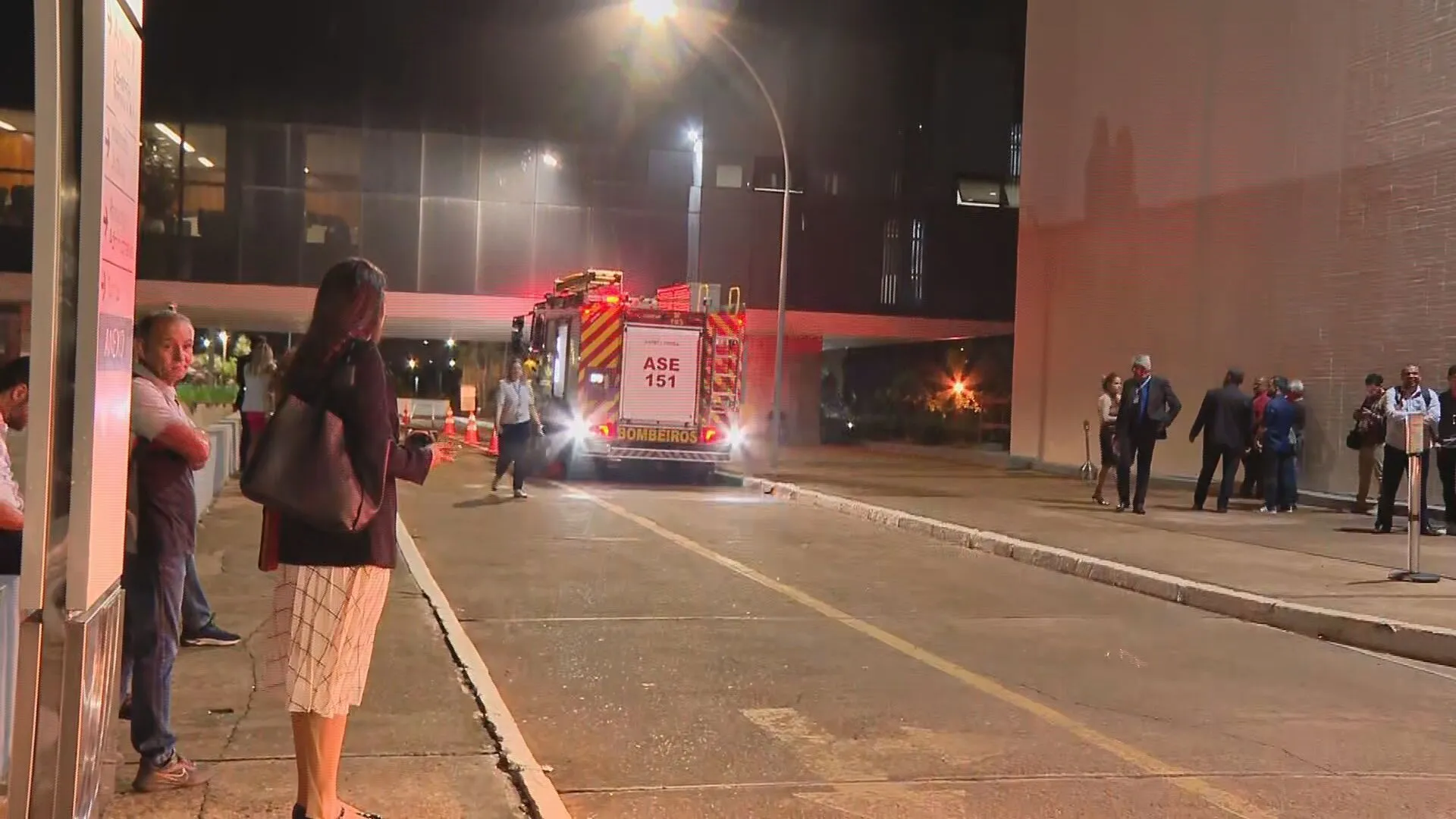 Princípio de incêndio atinge o STF e funcionários são retirados do prédio