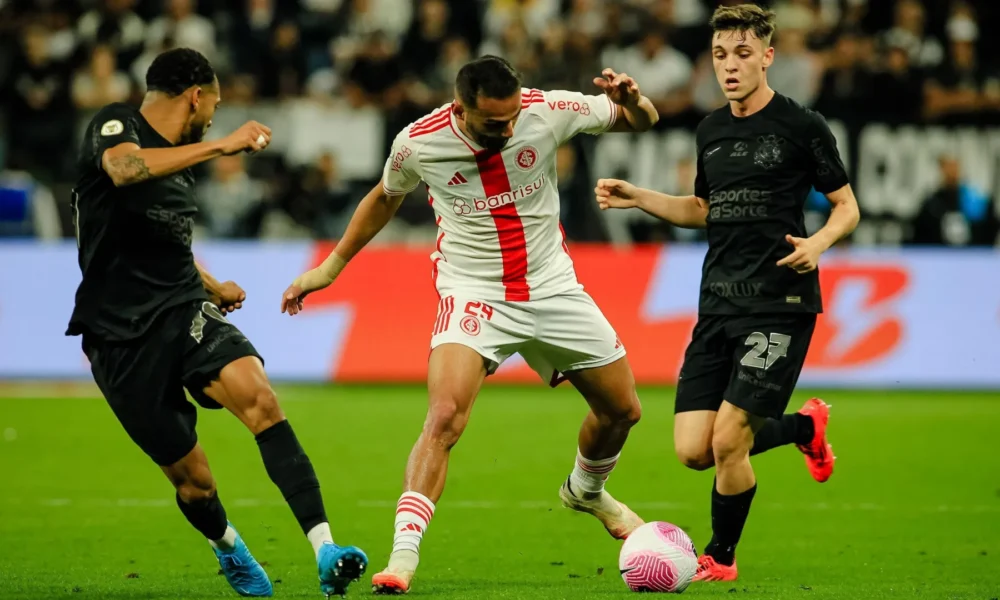 Corinthians-Internacional-e1728173079285 Corinthians e Internacional ficam no empate • FABIANO MARTINS/AGÊNCIA F8/ESTADÃO CONTEÚDO