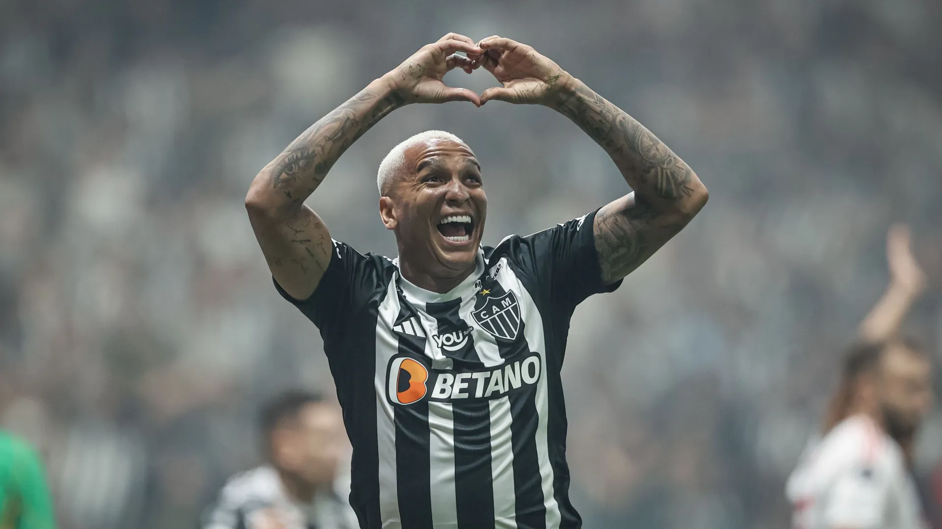 Deyverson dá show, Atlético-MG bate River e fica perto da final da Libertadores