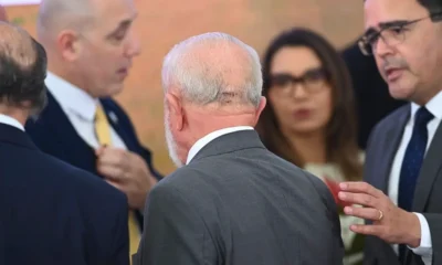 Presidente Lula com os pontos na nuca devido ao acidente doméstico (TON MOLINA/FOTOARENA/FOTOARENA/ESTADÃO CONTEÚDO)