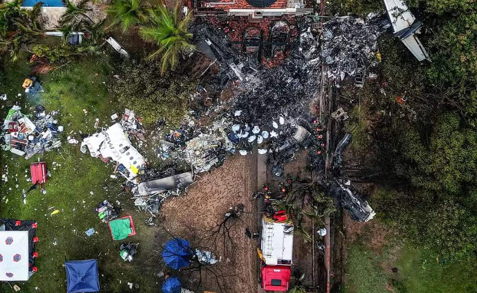 Avião da Voepass matou 62 pessoas ao cair em Vinhedo (SP) — Foto: Nelson Almeida/AFP