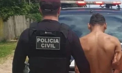 Polícia Civil do Acre captura suspeito de homicídio após intensa busca; homem foi encontrado escondido em uma canoa, no bairro Senador Pompeu, em Tarauacá. Foto: cedida.