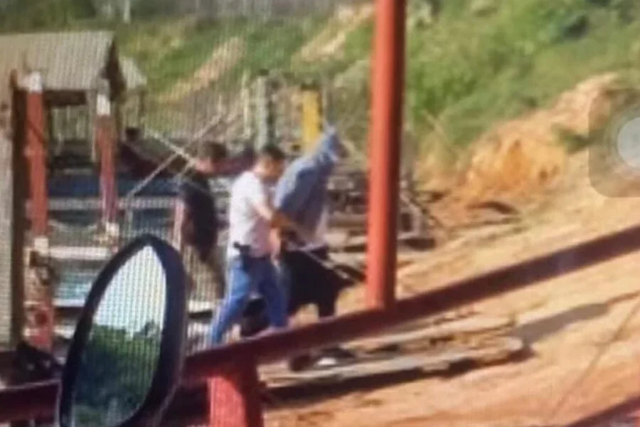 Frame-479-18-900×641 Frame-479-18-900x641