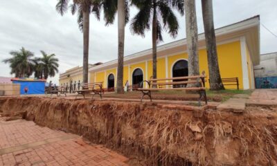 Situação no Calçadão do Mercado Velho é crítica e oferece riscos aos comerciantes - Foto: Walcimar Júnior