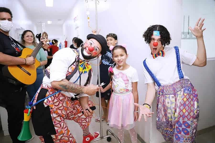 Gabriela Macambira estava ansiosa esperando os palhaços. Foto: Mardilson Gomes/SEE