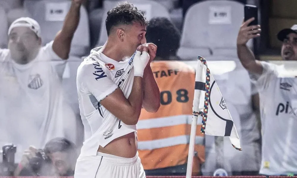 Pituca-Santos-Ceara-e1729641488522 Pituca comemora gol do Santos contra o Ceará • Raul Baretta / Santos FC