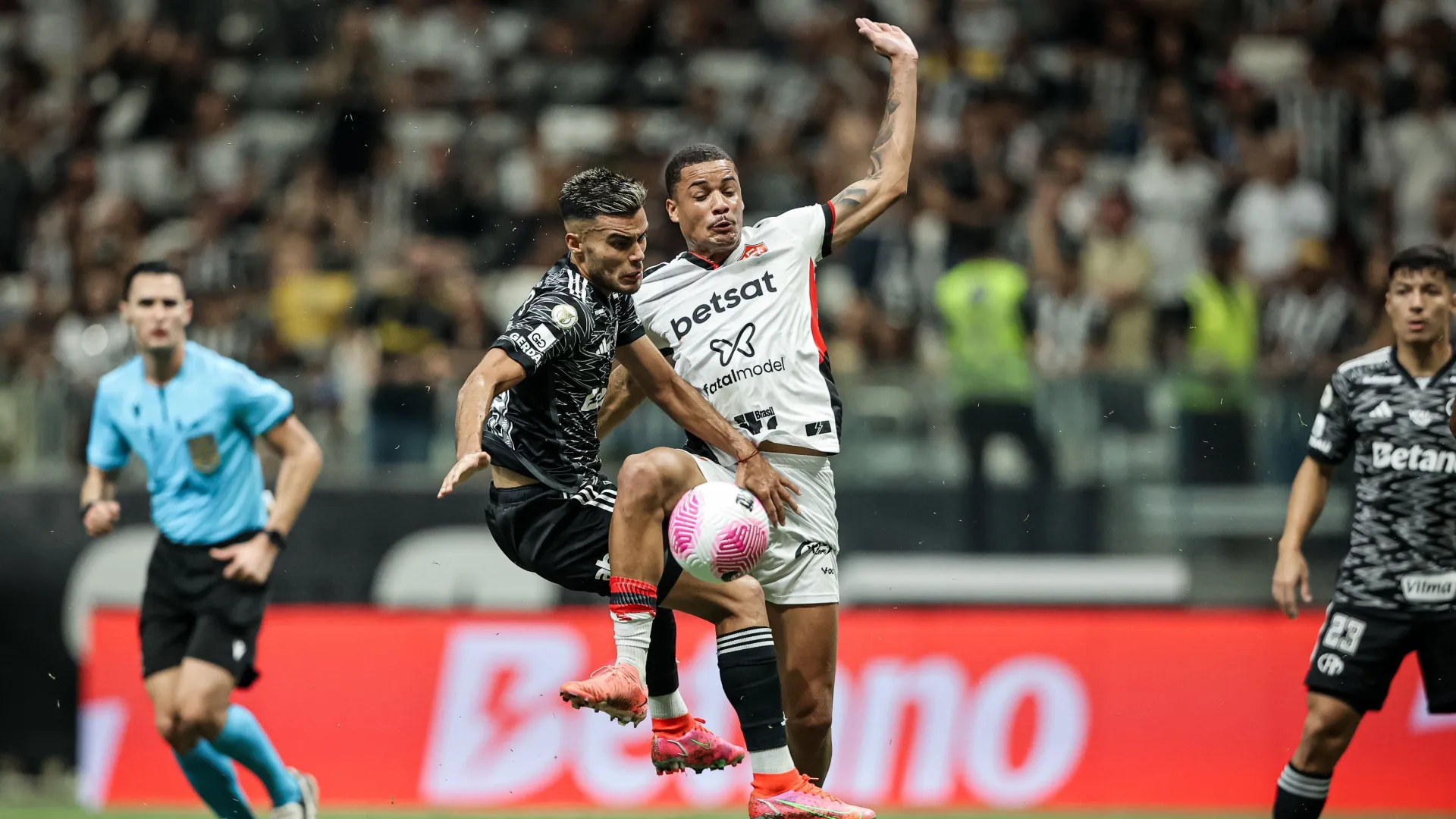 Vitória arranca empate com Atlético-MG fora de casa, mas permanece no Z4