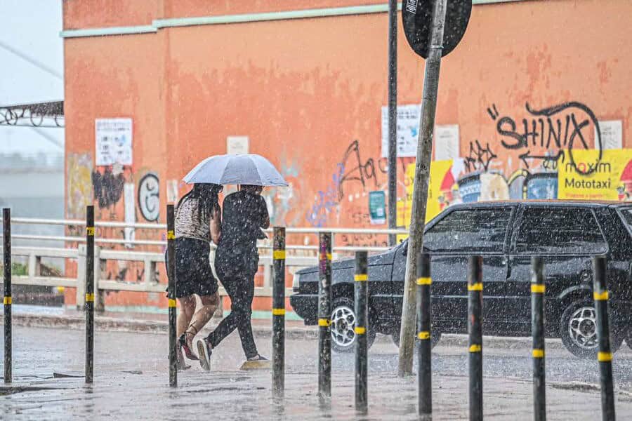 WhatsApp-Image-2023-11-23-at-14.54.06-900×621 Chuva no Centro de Rio Branco - Foto: Jardy Lopes