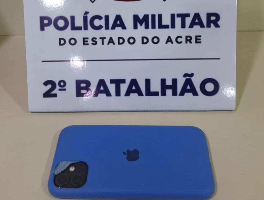 PM recupera celular roubado por grupo armado no bairro Vila Acre