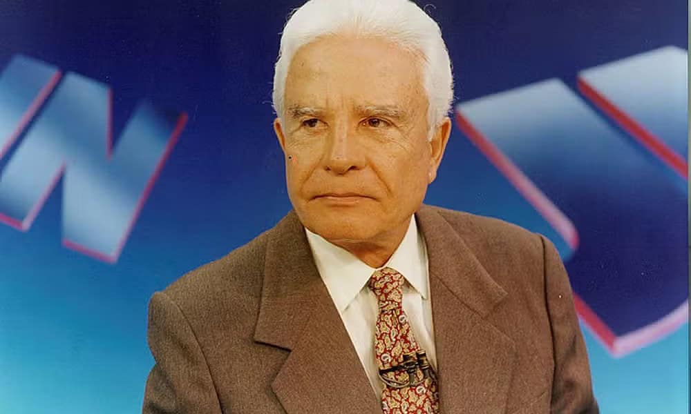 WhatsApp Image 2024-10-03 at 09.54.07 Cid Moreira durante apresentação do Jornal Nacional — Foto: Acervo Grupo Globo