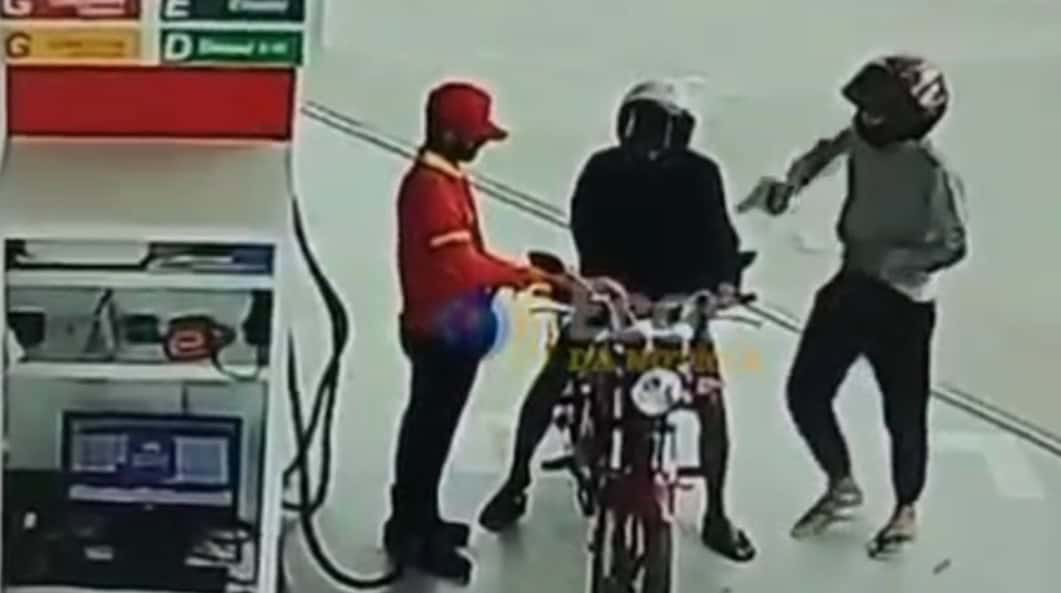 VÍDEO: assaltantes rendem frentista e levam dinheiro em Cruzeiro do Sul