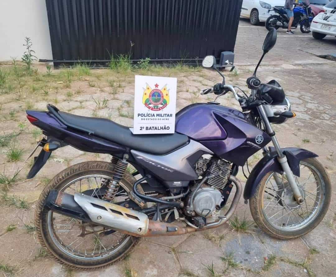 Polícia Militar recupera motocicleta roubada no bairro Belo Jardim