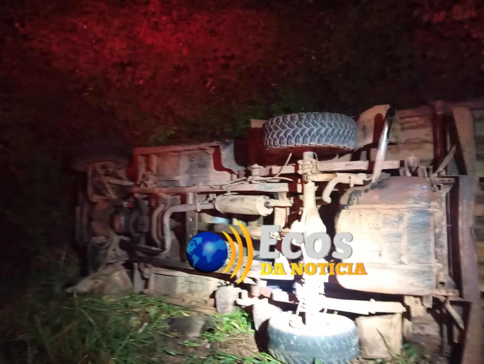 Motorista dorme ao volante e capota veículo na estrada de Porto Acre