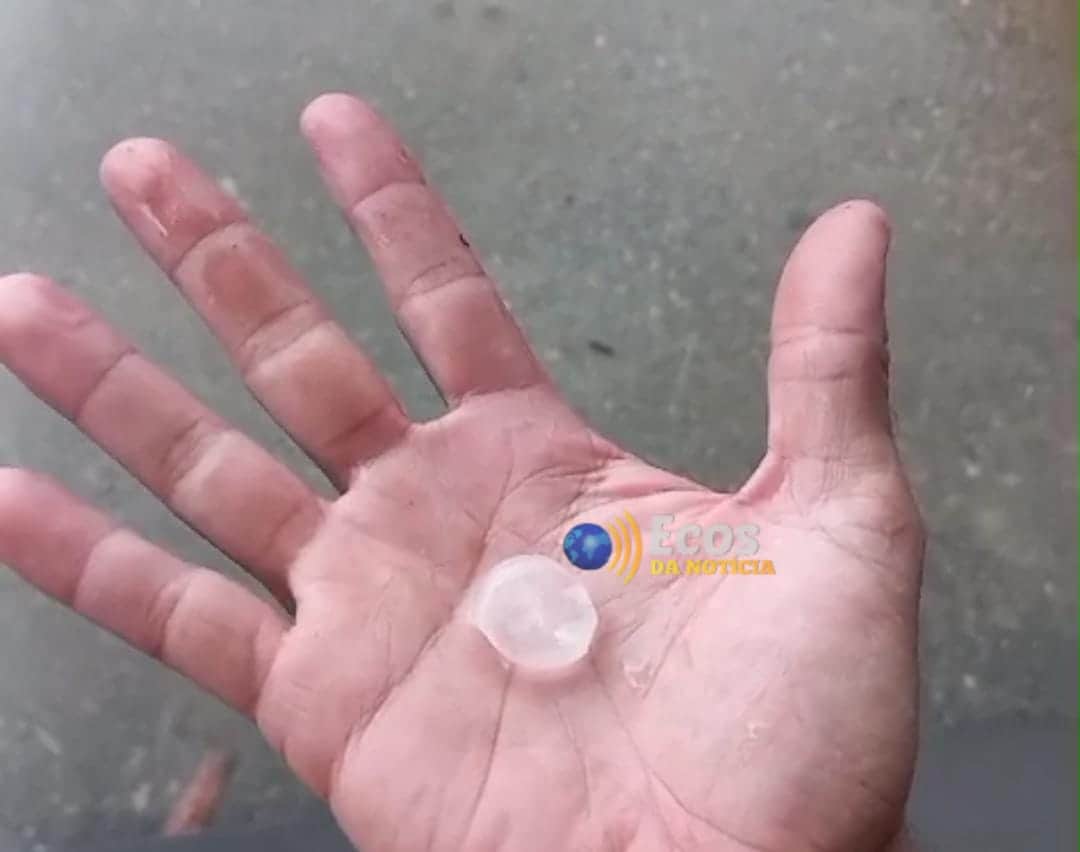 No interior do Acre, chuva de granizo surpreende moradores