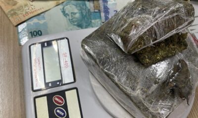 A Polícia Civil do Acre, através da Denarc e Draco, realiza operação no bairro Ivete Vargas, resultando na prisão de dois suspeitos de tráfico de drogas e apreensão de substâncias ilícitas. Foto: cedida.