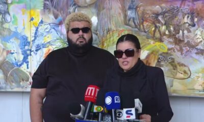 Filho e esposa de Maguila durante coletiva à imprensa — Foto: Reprodução/TV Globo