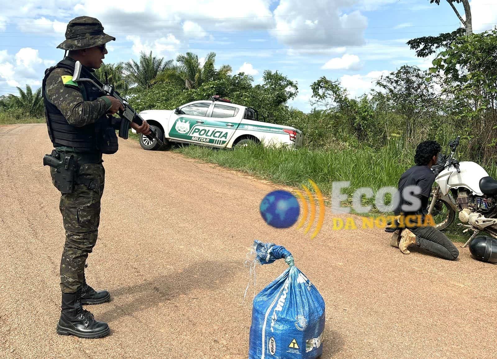 Polícia Militar apreende mais de 15 kg de drogas e arma de fogo em patrulhamento na Transacreana