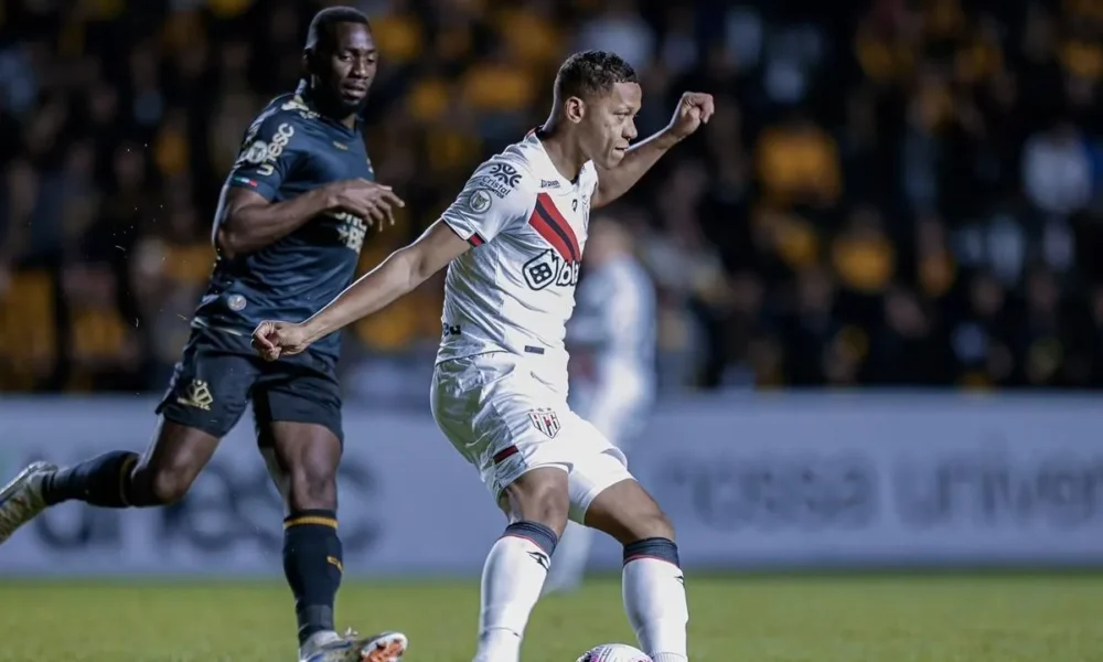 atletico-go-criciuma-e1727999228986 Criciúma bateu Atlético-GO pelo Brasileirão • Foto: Murilo da Rosa