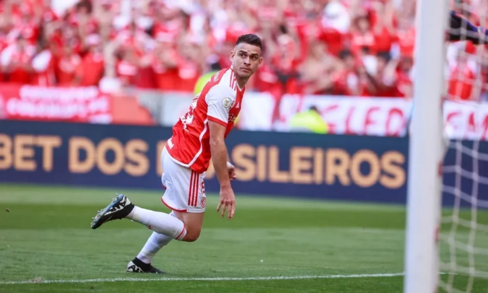 borre-internacional Rafael Borré anota o gol do Internacional sobre o Internacional • Divulgação/Brasileirão Betano