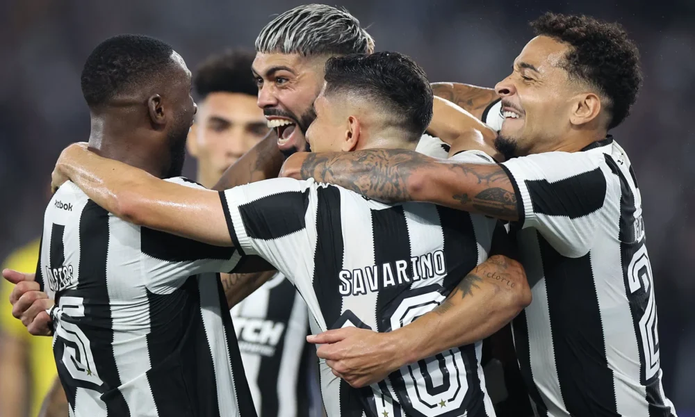 botafogo-comemora-e1729736087759 Jogadores do Botafogo comemoram gol em partida contra o Peñarol pela Libertadores • Vítor Silva/Botafogo